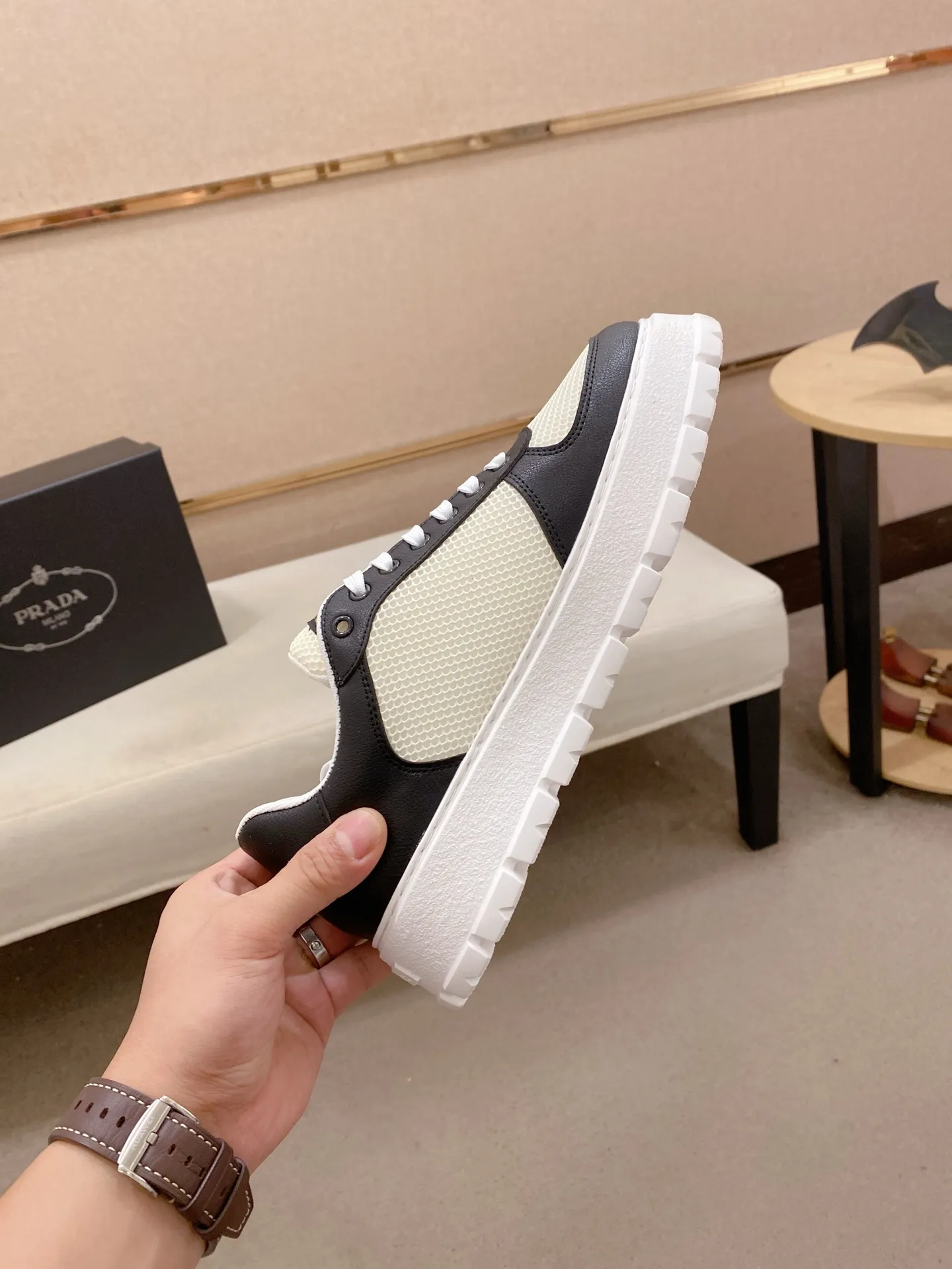 Men's men's shoes💰: 440💰[Prada～Prada] Trendy new styles are on the market. Same style as the official website. Counter quality. Original version. [Strong] [Strong] Imported selected first-layer cowhide. Comfortable and breathable sheepskin lining, fine workmanship, upper layer made of 100% pure cowhide, original last shape, comfortable on the feet, shoe sizes 38 to 44
